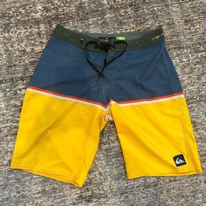 Quiksilver Men's Blue and Yellow Swim Shorts